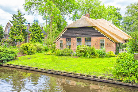 屋顶菜园荷兰吉埃索恩典型的荷兰住宅和菜园Giethoorn假期文化运河场景旅行溪流茅草城市小屋建筑背景