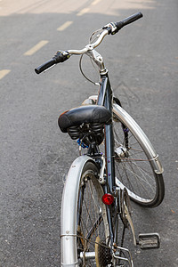 双周期高角度视图爱好车辆路面旅行踏板自行车闲暇金属沥青城市背景图片