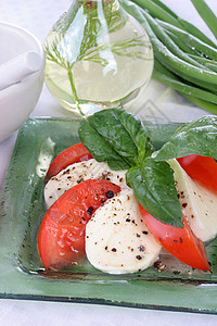 番茄和马扎里拉沙拉青葱小吃砂浆食品洋葱食物减肥蔬菜饮食背景图片