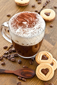咖啡杯加奶油牛奶泡沫早餐玻璃杯巧克力鞭打饮料热饮可可勺子咖啡乡村背景图片