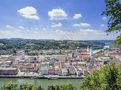 查看到 Passau旅行场景房子建筑学天空画报河流全景景观城市背景图片