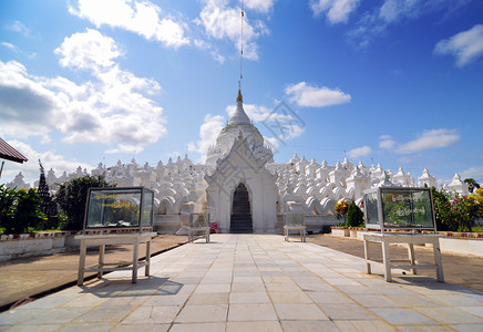 蔚州贡米曼德勒省明贡米亚马的希恩比乌姆帕雅寺庙白塔佛塔建筑学上座部地标白色旅游宗教崇拜佛教徒宝塔背景