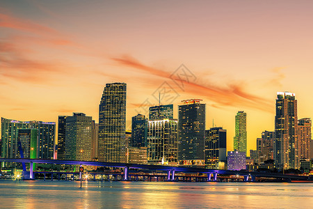 布里克尔迈阿密著名的CIty 夏季日落背景