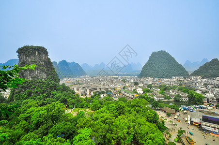 吉林附近Yangshuo市广西省观光吸引力旅游绿色丘陵旅行岩溶城市岩石风景背景图片