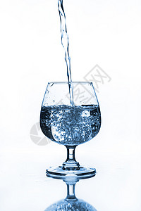 含水的葡萄酒杯庆典液体水晶酒吧茶点派对阴影饮料酒精运动背景图片