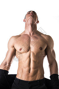 年轻英俊的肌肉男男子脱衬衫腹肌男性黑色姿势冒充白色成人胸肌夹克运动背景图片