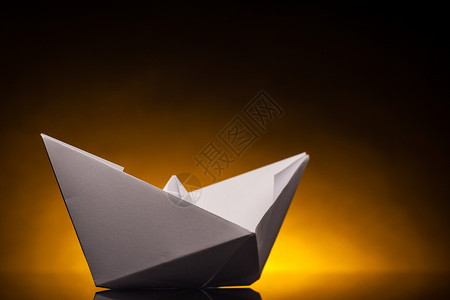 折纸船白色玩具乐趣工作室自由旅行折纸橙子折叠航行背景图片