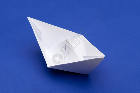 折纸船自由商业乐趣旅行折叠漂浮玩具血管航行白色背景图片