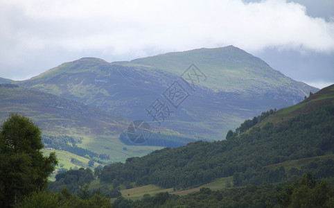 凯恩戈姆山苏格兰的Cairngorms上喷雾天气远景爬坡假期风景旅行背景