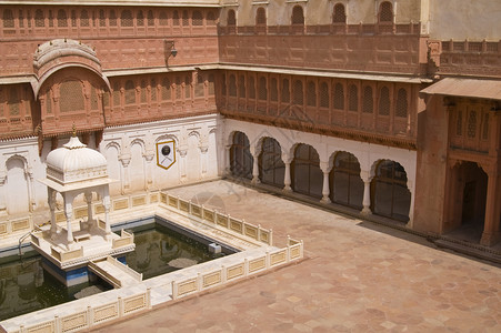 皇家庭院白色水池建筑地面墙壁马赛克精神大理石历史性工匠背景图片