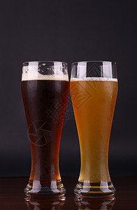 啤酒杯扣篮工艺液体饮料玻璃棕色小麦酿造啤酒背景图片