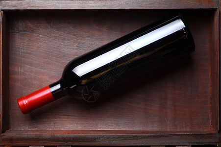 一瓶红酒美食盒子红色案件展示奢华木头瓶子背景图片