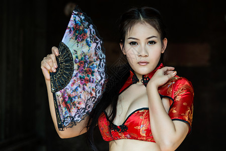中华女子在传统的中国青桑祝福下文化女孩保佑问候语戏服女性幸福微笑服装广告背景图片