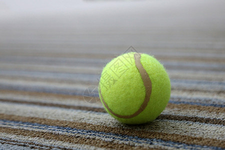 网球球运动球拍黄色地毯绿色阴影宏观背景图片