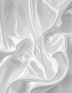 平滑优雅的白色丝绸纺织品投标银色织物布料涟漪曲线折痕材料海浪背景图片