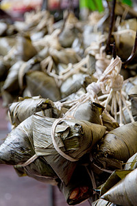 赛龙舟的粽子市场上的中国大米垃圾午餐粽子点心团子糯米庆典文化食物小吃饺子背景