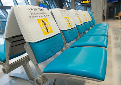 和尚的优先位置座位说明椅子指导民众操作旅行指示牌高清图片
