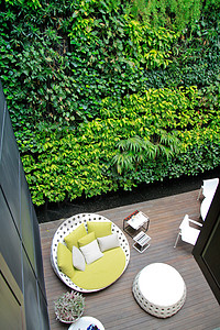 居住面积垂直阳台胡扯花园绿色家具背景图片