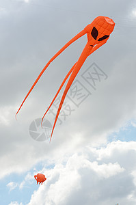 空间入侵者风筝运动闲暇橙子空气外星人太空白色尾巴乐趣背景图片