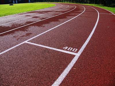 红色马场体育场的红色赛道竞赛网格短跑竞技场煤渣冠军马场运动员曲线赛跑者背景