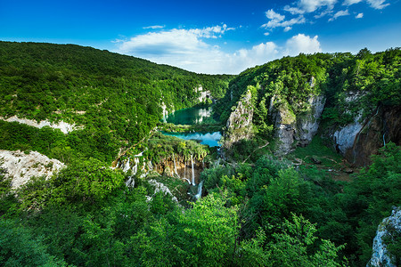 十六国家公园瀑布空中观察假期池塘反射悬崖国家岩石公园环境天空森林背景