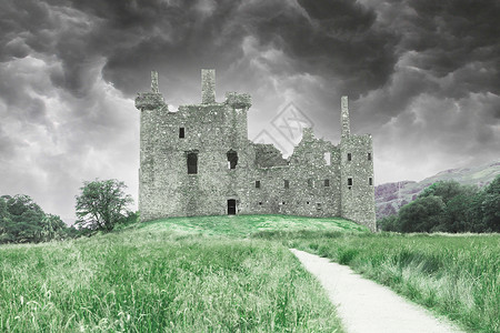 古老城堡的废墟建筑历史性风景蓝天草地灰色硬核护城河反射风光背景图片