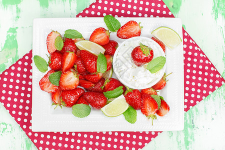 草莓酸奶水果养分浆果椰子食物诱惑小吃薄荷沙拉高清图片