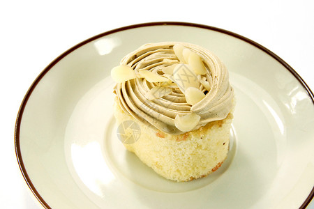 杏仁奶油蛋糕宏观盘子美食派对蛋糕奶油烹饪磨砂食物甜点背景图片