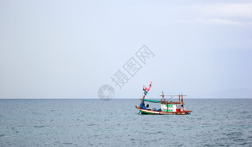 渔船运输海岸漂浮港口码头蓝色天空海洋背景图片