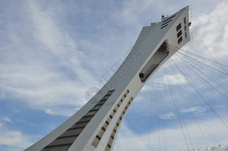 加拿大蒙特利尔奥林匹克运动会体育场竞赛电梯蓝色尖塔水泥五环游客游戏旗帜阴影背景图片