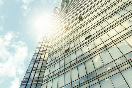 玻璃墙壁城市围墙都市天空色彩太阳窗户阳光办公楼蓝色背景图片