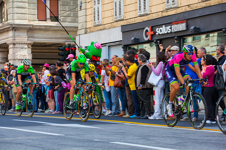 吉罗克义大利自行车赛快步高清图片