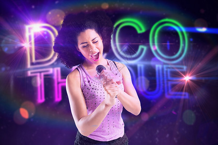C4D爆炸字美少女歌唱的复合形象麦克风夜店紫色发型青年夜生活女性快乐乐趣歌手背景