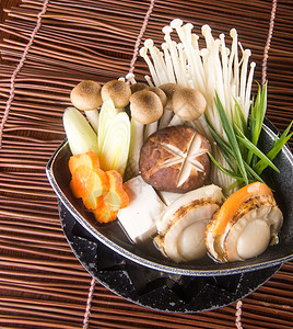 味噌烤鱼日式美食 背景的热锅食物洋葱盘子大豆饮食面条蔬菜海鲜蒸汽螃蟹背景
