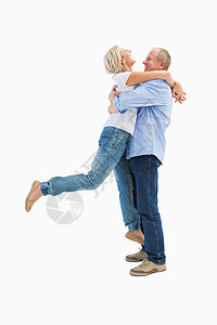 成熟的情侣拥抱和玩乐背景图片