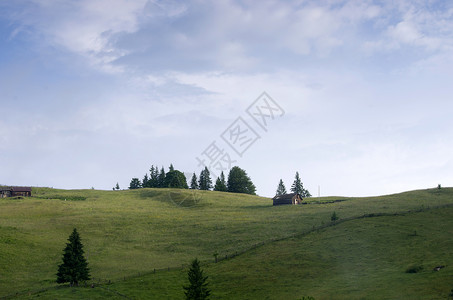 脊跨喀尔巴阡草原天空高清图片