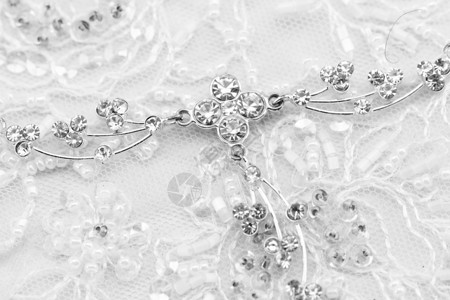 施华洛世奇项链闪耀的珠宝吊坠女孩宝石展示首饰金子石头珠子脖子礼物背景