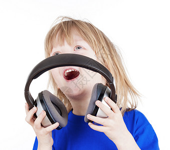 带耳机的男孩立体声音乐手机音乐播放器孩子头发背景图片