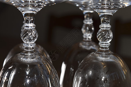 结晶方格庆典餐具白色器皿酒杯玻璃空白长笛饮料反射背景图片