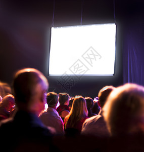 观看屏幕的观众群闲暇团体剧院青年戏剧时间运动娱乐视频推介会背景图片