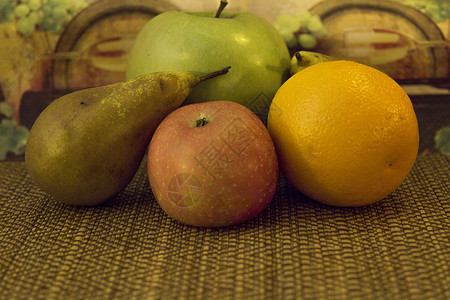 果实静态生命绿色黄色红色橙子稻草食物背景图片