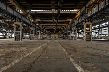 维修站大工业厅大型窗户大厅金属生产城市重工业房间地面建筑学瓷砖背景