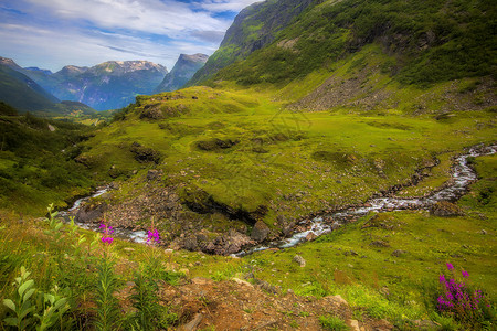 挪威的斯特林村庄天空石头蓝色旅行岩石国家地区悬崖反射背景图片