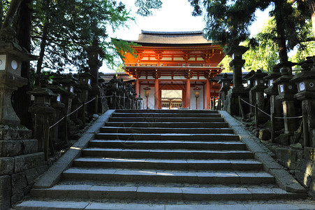 纳拉的绿灯文化宗教石头建筑学神道神社灯笼地标大社寺庙背景图片