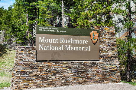 美国中西部南达科他州拉什莫尔山纪念碑标志旅行纪念馆入口公园岩石文化纪念碑丘陵地标国家背景