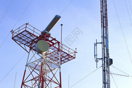 雷达天线灯塔控制航海技术工业监视安全天空电讯背景图片