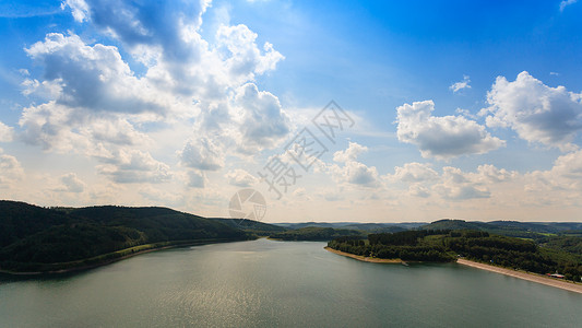 赛尔德国蓝天大湖旅游地区水库假期旅行背景