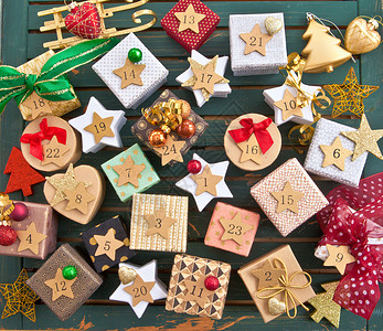 鲜花多彩的礼物礼物盒星星红色雪橇标签礼品金子贺卡空间日历背景图片
