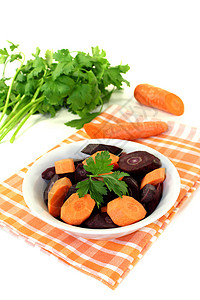 新鲜橙和紫红胡萝卜背景图片
