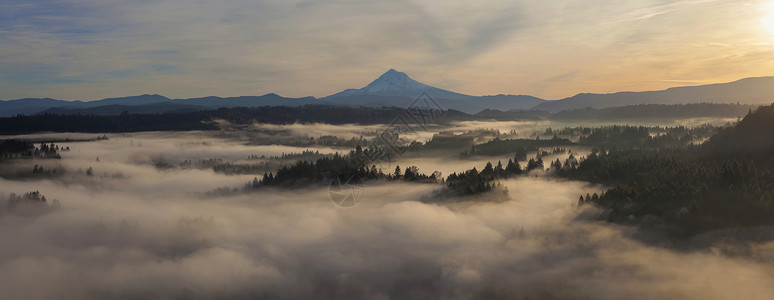 洪山和桑迪河上空的日出风景天空景点旅游旅行全景树木背景图片